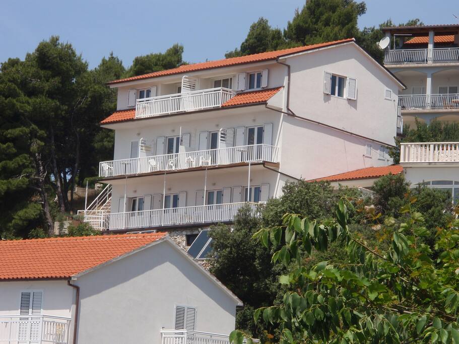 The house Vila Petricic - Apartment No. 3 is in the middle level, the other with the left