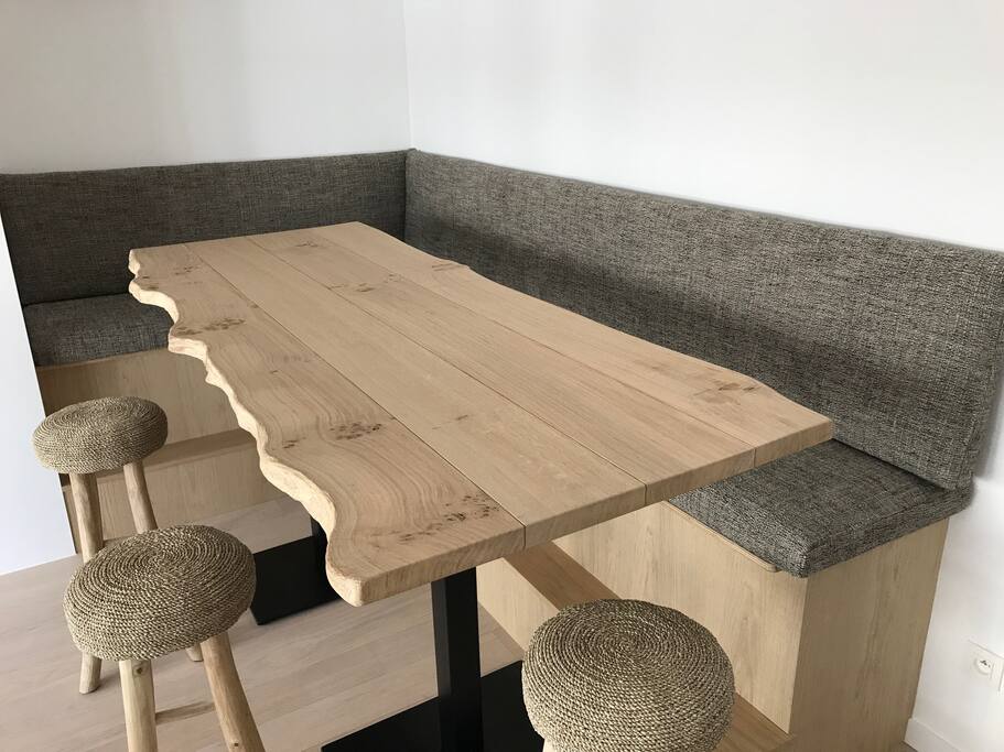 Verhoogde zithoek voor minstens 8 personen