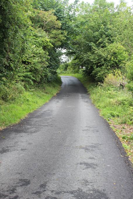 Lane way to Dhá Radharc