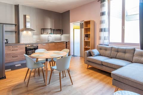 Top performing Airbnb: Beautiful renovated apartment, close to the hyper center. in Rouen