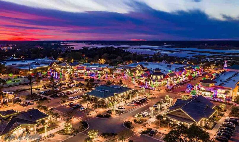 Holiday Deals! Pets Welcome! Close to everything!