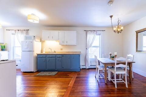 Quaint Vermont Village Apartment 4