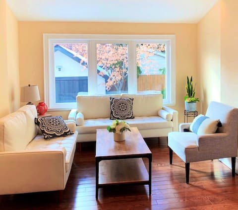 Popular Airbnb listing: A cozy house- walking distant to High Park &subway in Parkdale—High Park