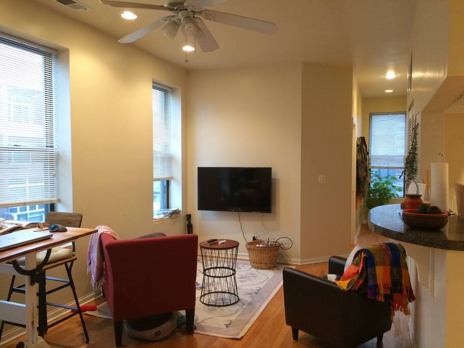 Living room with 50" 4K TV!