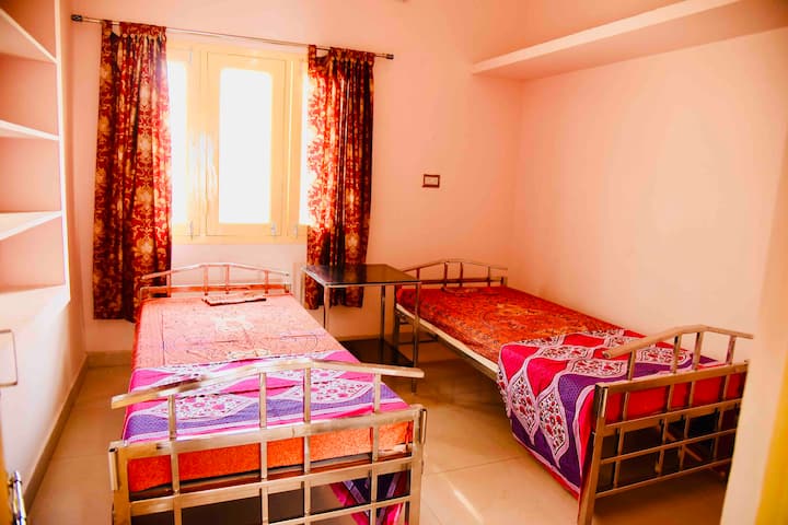 3BHK TV, AC & WiFi Vellore Rock View