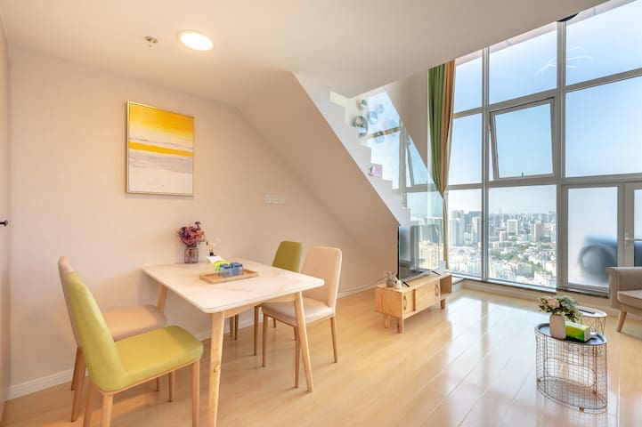 for you·说时依旧 青岛正中心 城市景观Loft 地铁口100米 核心商圈 免费车位