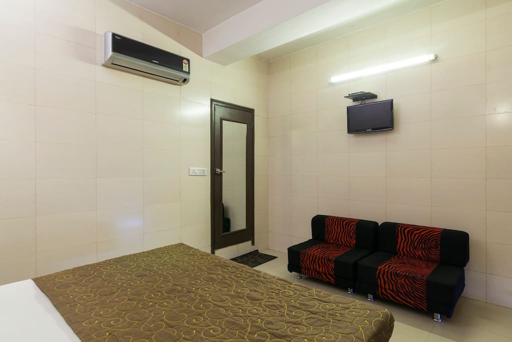 Super Dlx Room Sitting