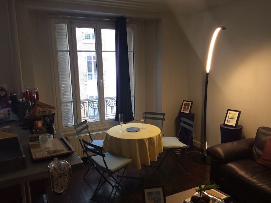 Configuration actuelle du séjour : avec table de salle à manger
