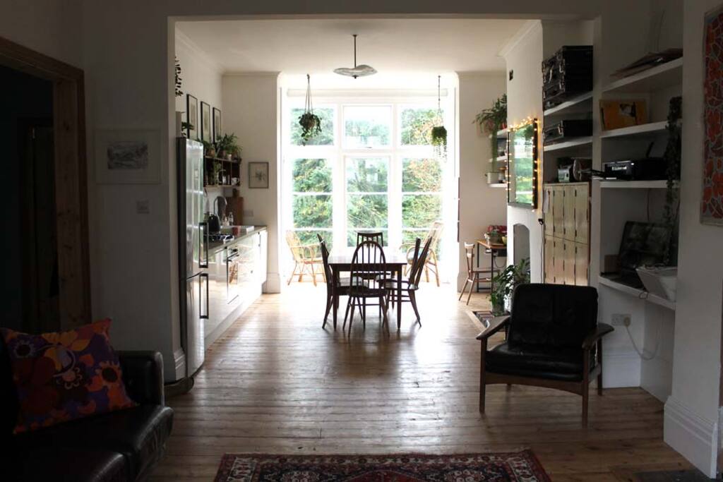 kitchen /lounge