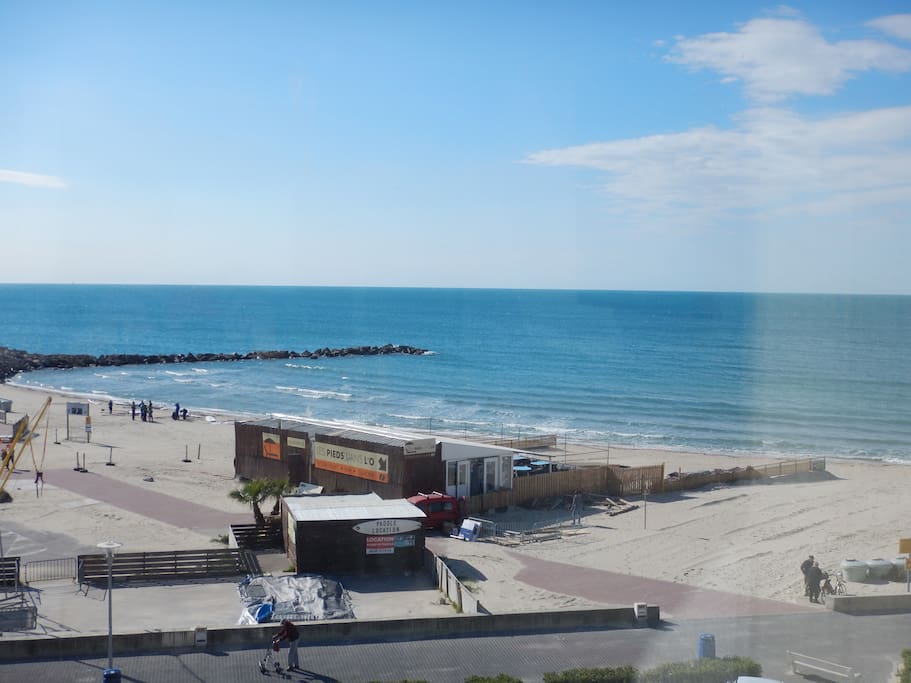 Vue de l'appartement sur mer et paillote