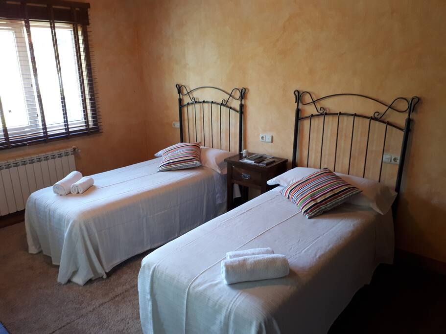 HABITACION NARANJA