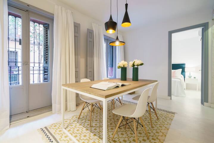 Homeclub | Charming Apartment in Malasaña gallery image 4