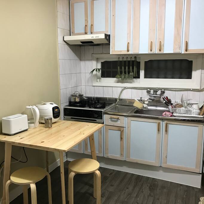 toaster, microwave, fridge, rice cooker, etc... u can use every tools in the kitchen.