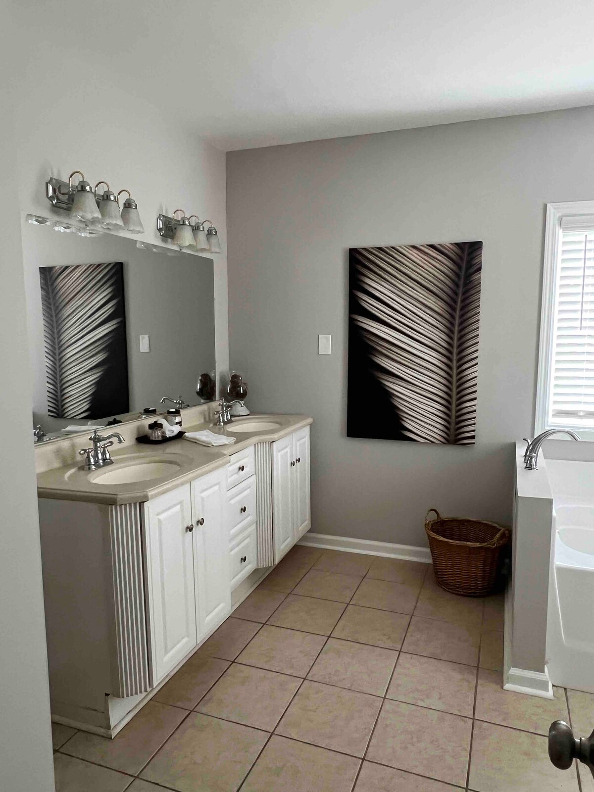 Sharp Cottage - 4BR 3 BA