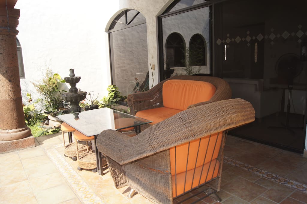 Terraza y jardín, ideales para el descanso y la meditación