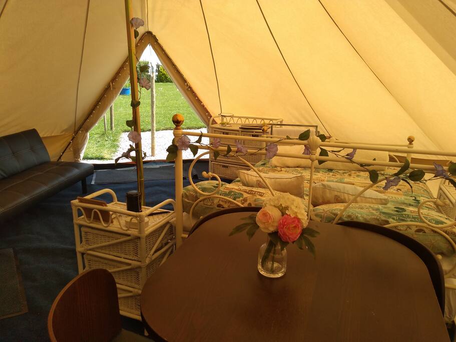 Summer Bell Tent Set In A Small Award Winning Site Tenda Untuk Disewakan Di Wadebridge Cornwall England Inggris Raya