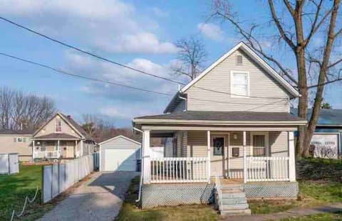 Classic 2 bdrm, 2bath house in the heart of town