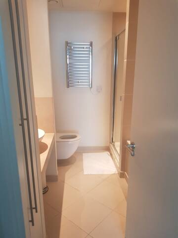 Wonderful 2bed Stunning views gallery image 5