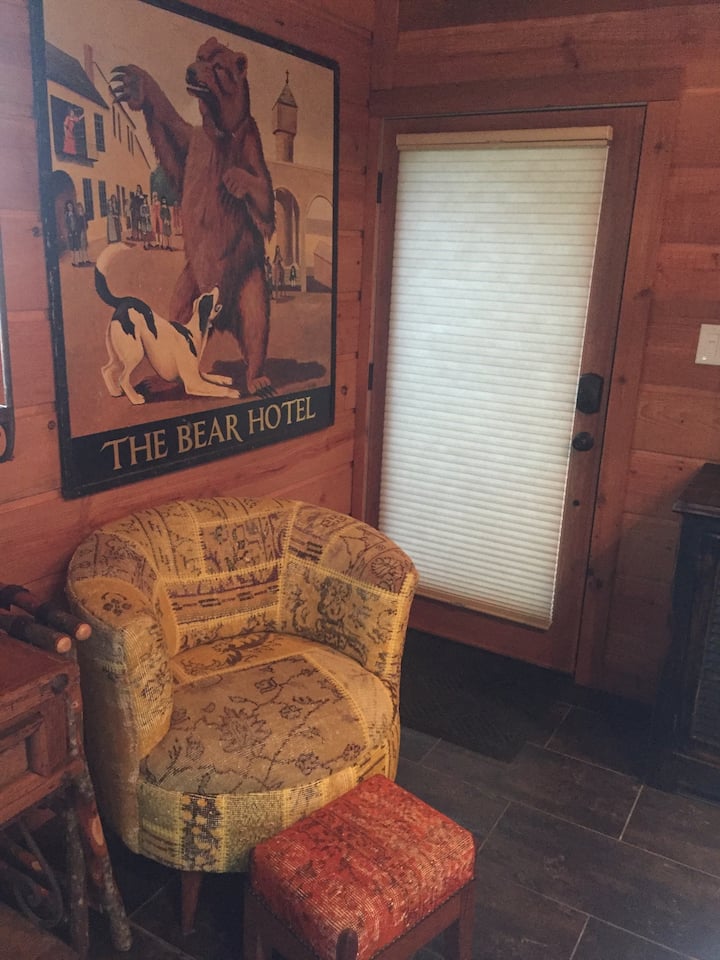 Cabin In The City "Bear Hotel" - Houston, TX