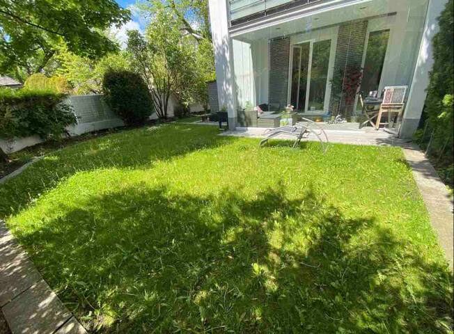 Luxury apartment with private garden &free parking gallery image 2