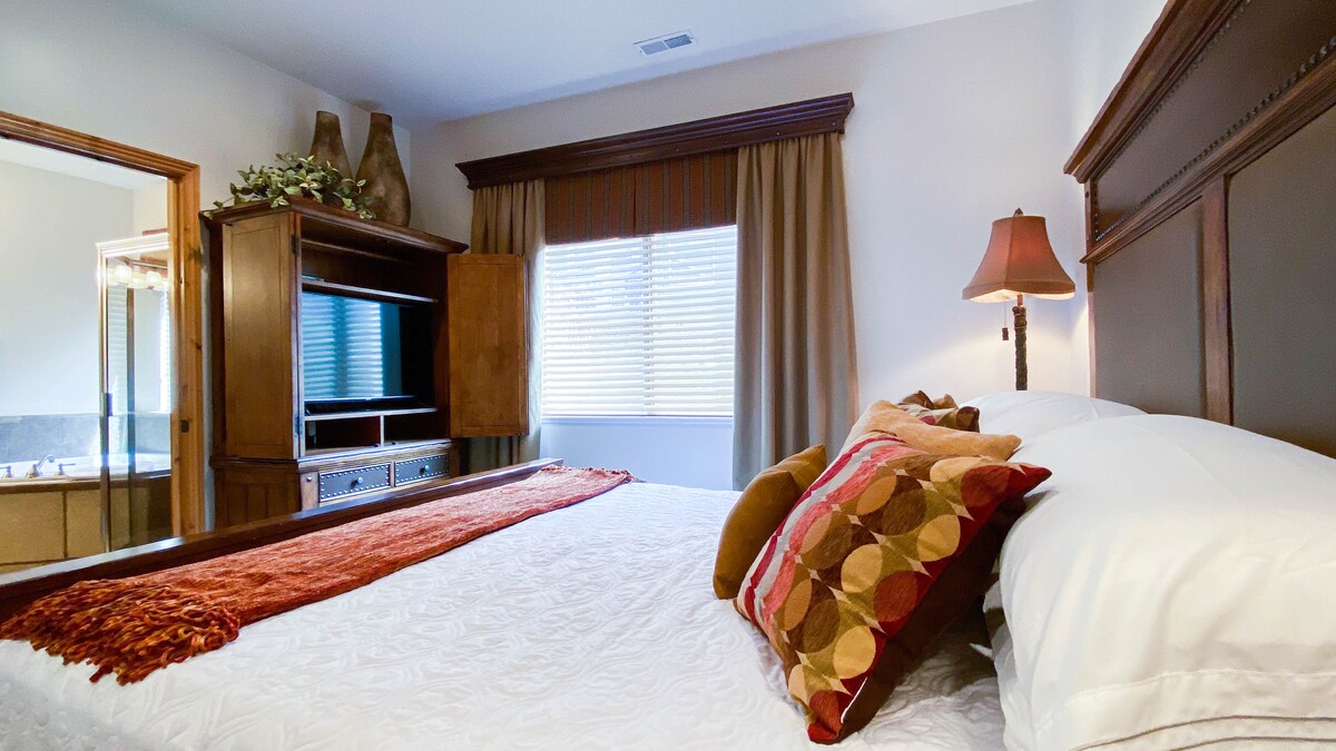 ห้องนอนสวีทชั้นหลัก #3 พร้อมเตียงคิงไซส์