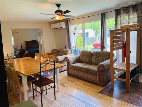 Successful Airbnb property: La Maison Jaune & SPA - CITQ 299830 in Lévis