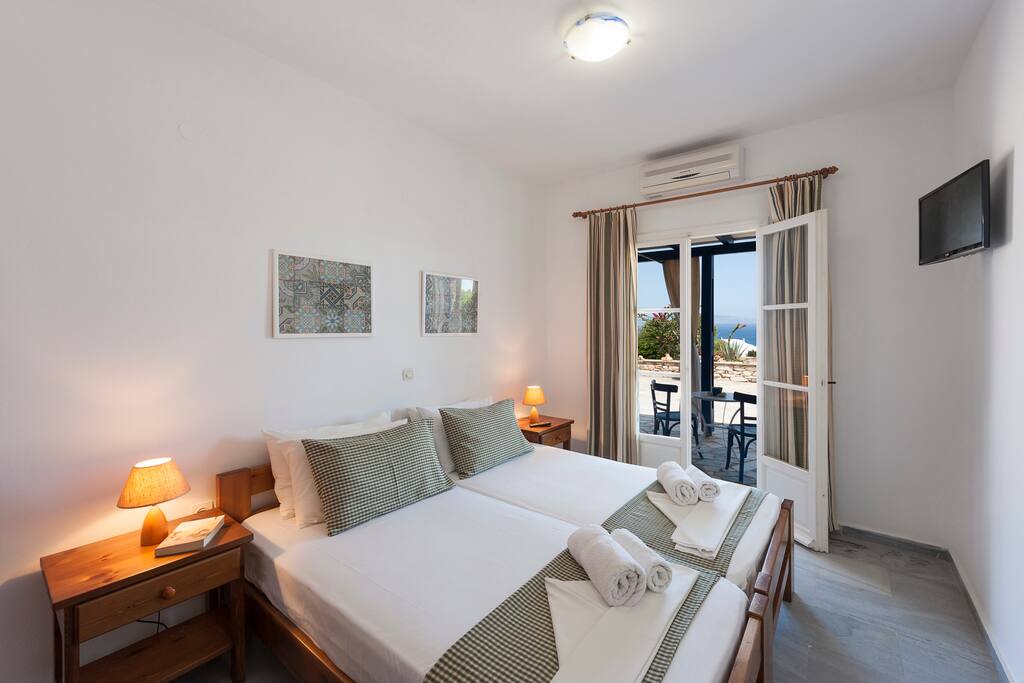 two space triple room with sea view