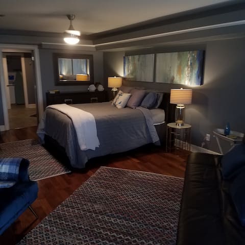 Waterfront suite w/ Private entrance, pool