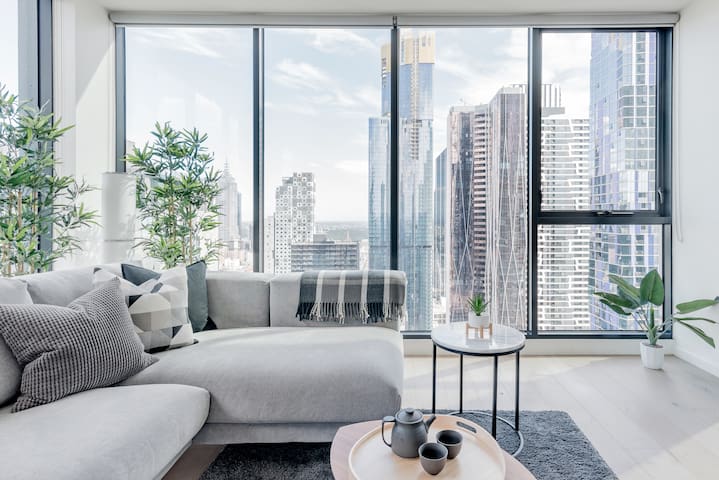 Queen Vic Market | 3BR CBD View | Pool, Spa, Sauna