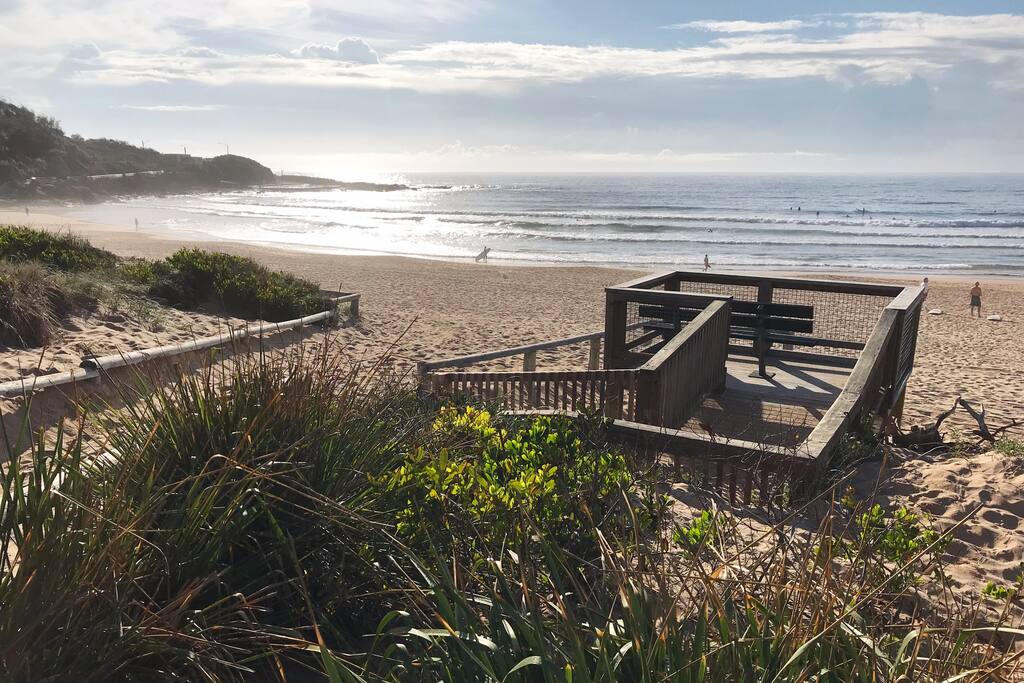 7 minute walk to Freshwater Beach