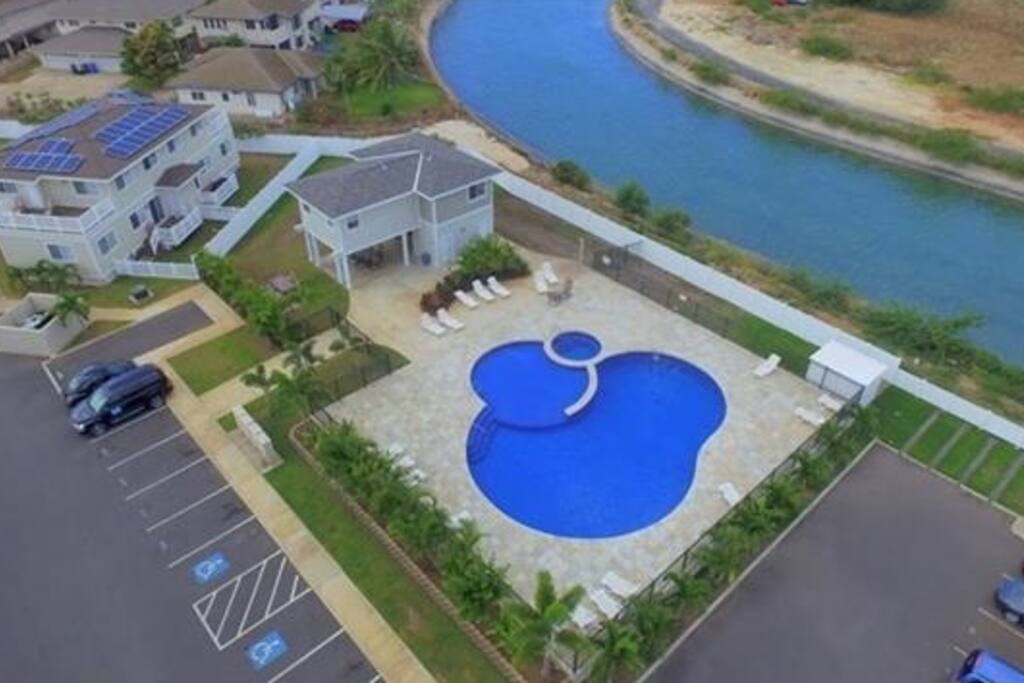 Shared Complex Pool/Jacuzzi
