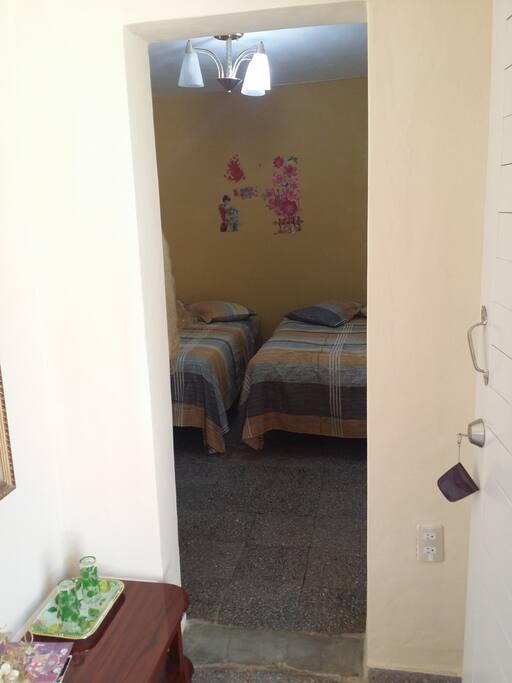 ENTRADA A LA HABITACION