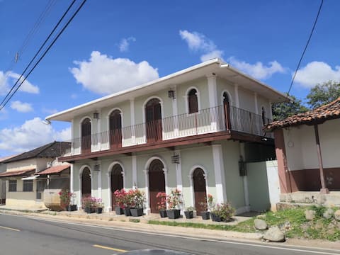 Colonial House in Parita