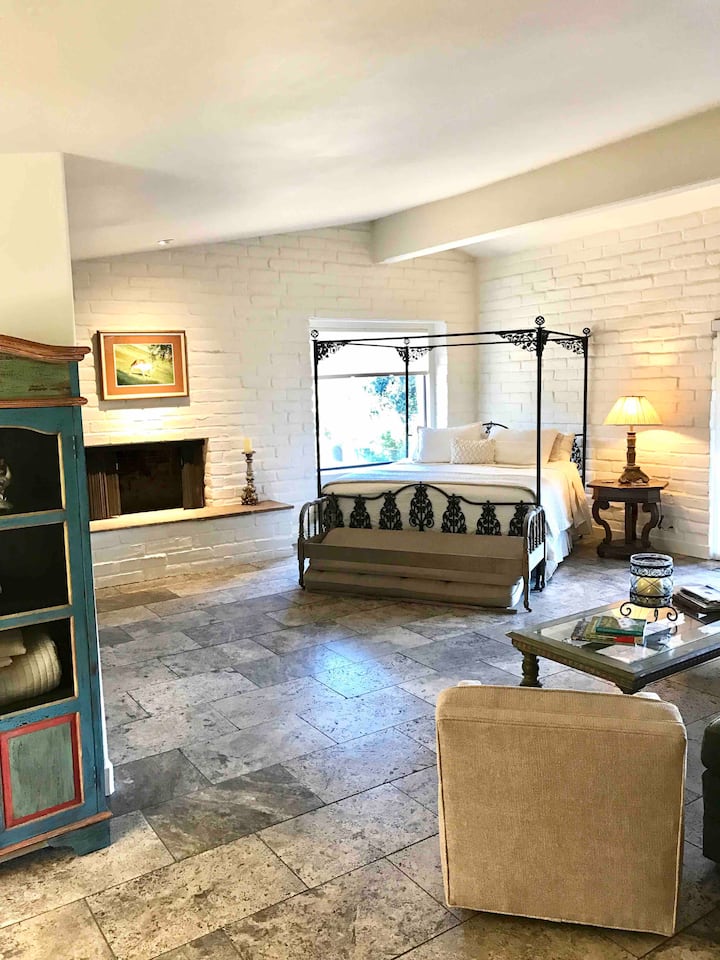 Ეს არის ჩვენი სამხრეთ მასტერბედრუმი (ჩვენ გვყავს ორი ოსტატი) და ეს იყო ჯონ დელორანის!