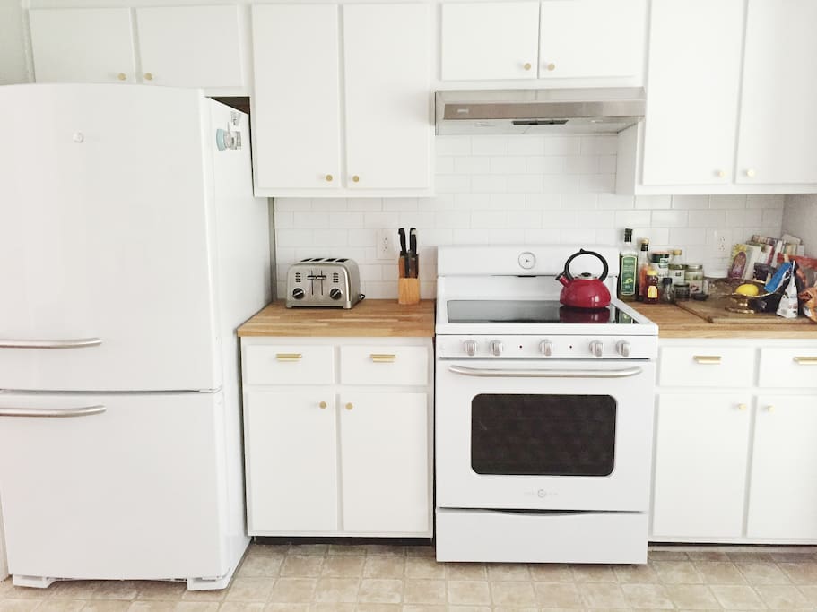 Lots of Kitchen Space & Light for happy eating