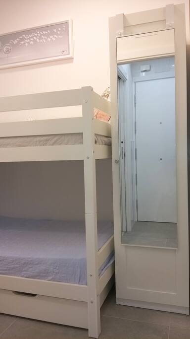 WHITE Room 2