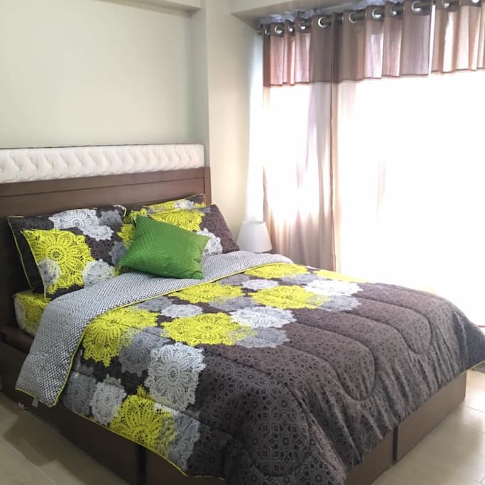 queen size Bed and extra Matress