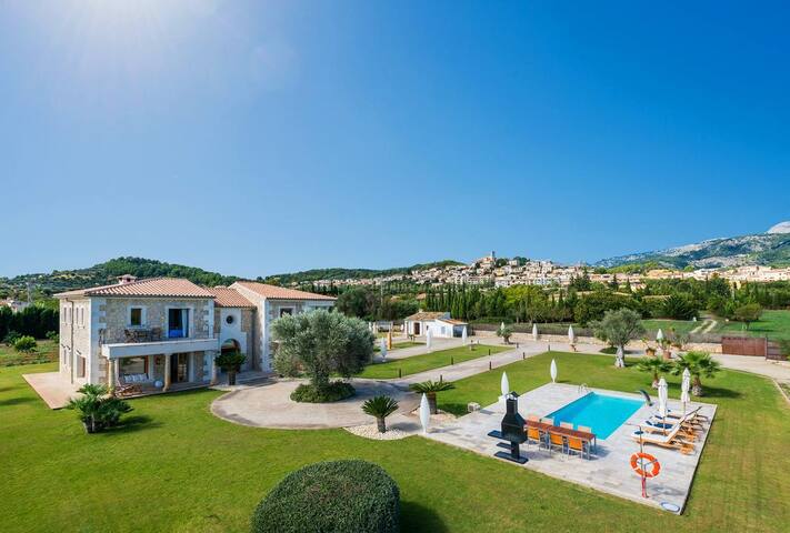 LUXURY VILLA PORTAL DE TRAMUNTANA gallery image 4