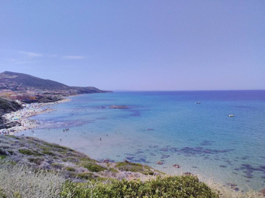 spiaggia a 2 km.