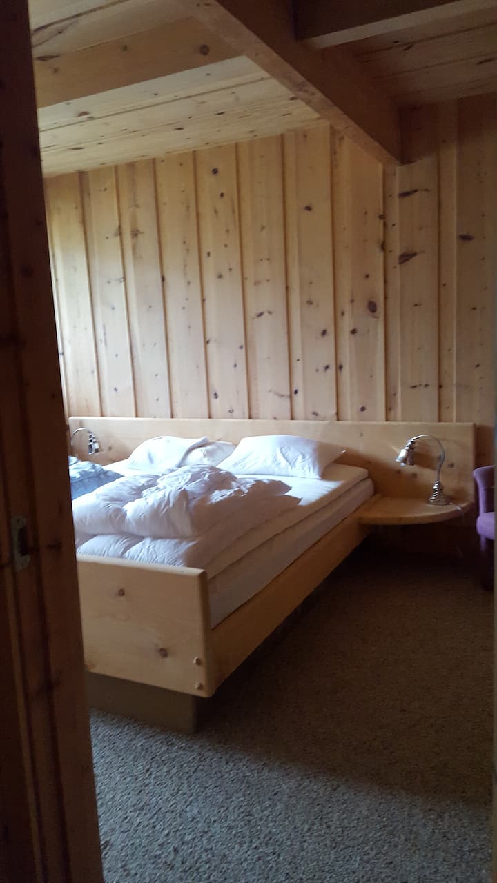 地下室的卧室。