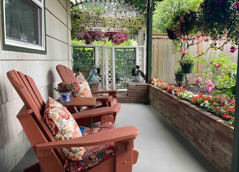 Cozy suite with private entrance & patio