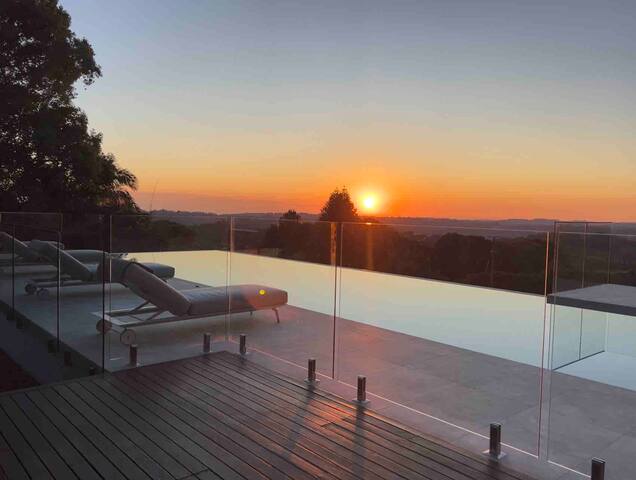 Temple First Light 8 Bedroom luxury Retreat gallery image 3