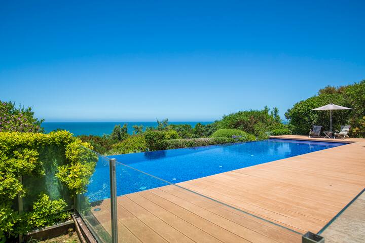 LUXURY BEACHFRONT VILLA gallery image 3