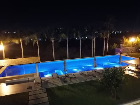 Successful Airbnb property: Luxury apartment 100 meters from the beach / Pool / Jacuzzi / Gym / BBQ in Guerrero