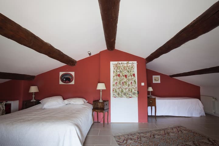 La chambre d'enfants 4 lits (80cm X 200cm), 35m2