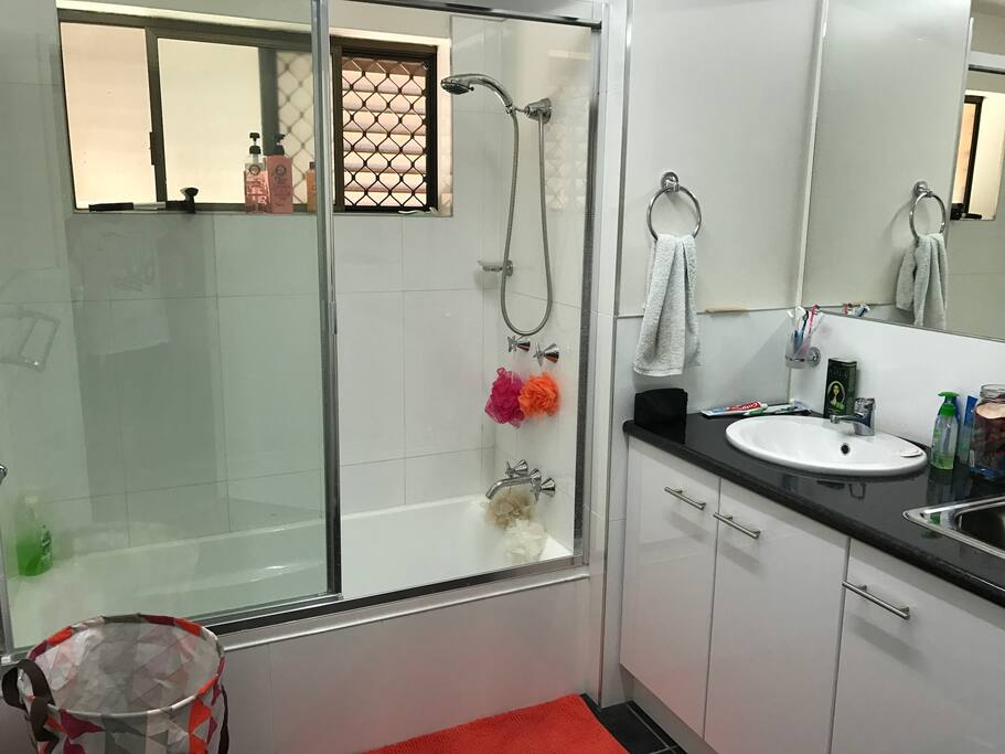 Bathtube and washing Machine