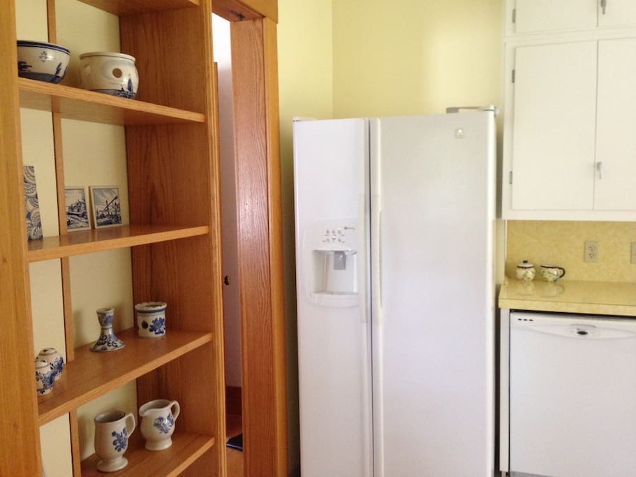 Side by side refrigerator