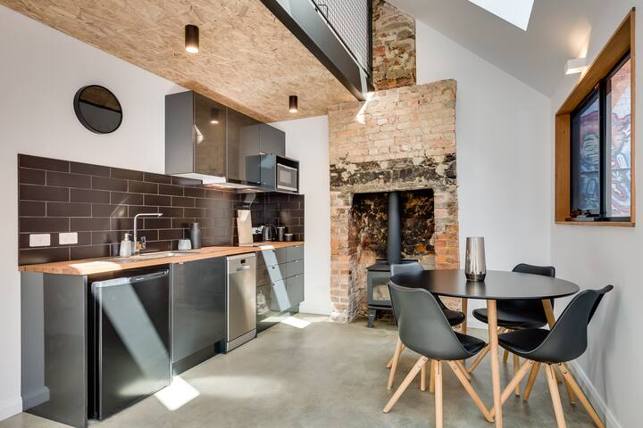 Well-appointed, architecturally designed home gallery image 5