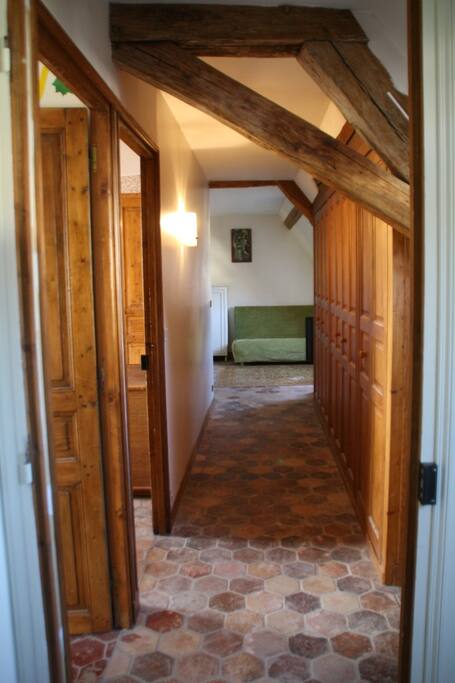 couloir accès aux chambre