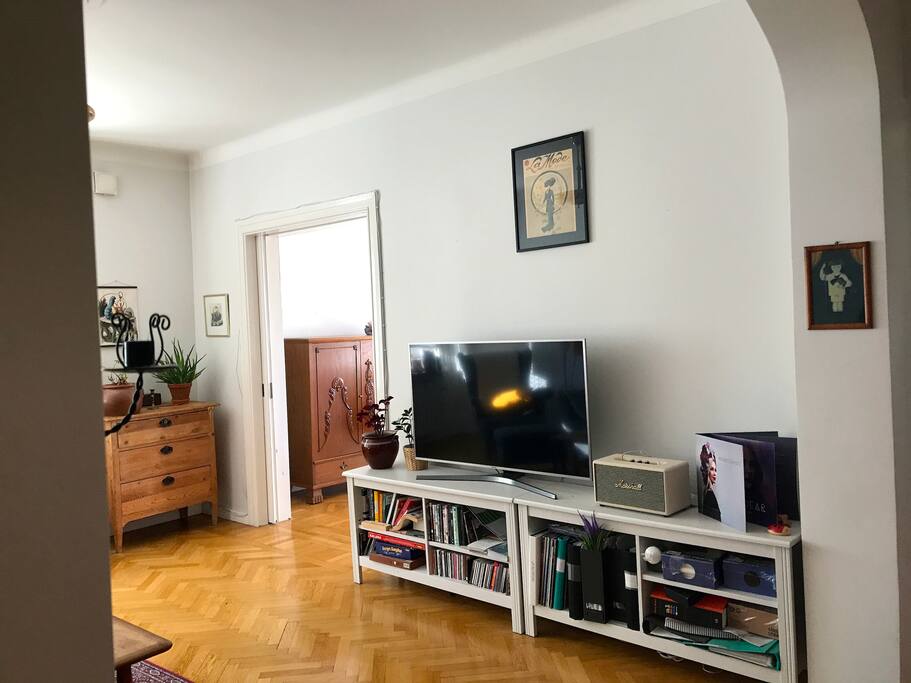 TV with HBO and Netflix